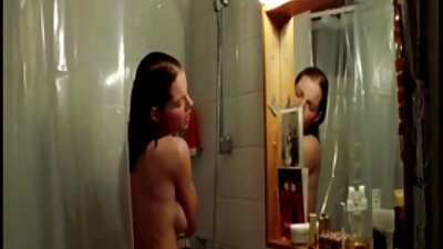 Sultry 18 -vuotias ja upeat tissit masturboi